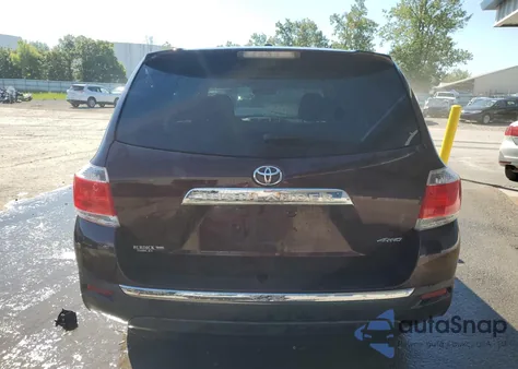 2012 Toyota Highlander Base z USA, uszkodzony, nr VIN 5TDBK3EH2CS147232
